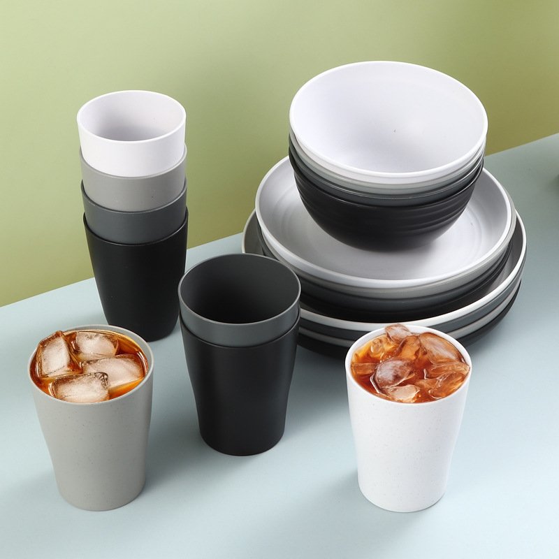 Wheat straw dinnerware set used outdoors